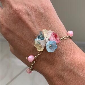 Delicate Floral glass Bracelet in Pastel Colors with links chain NWOT